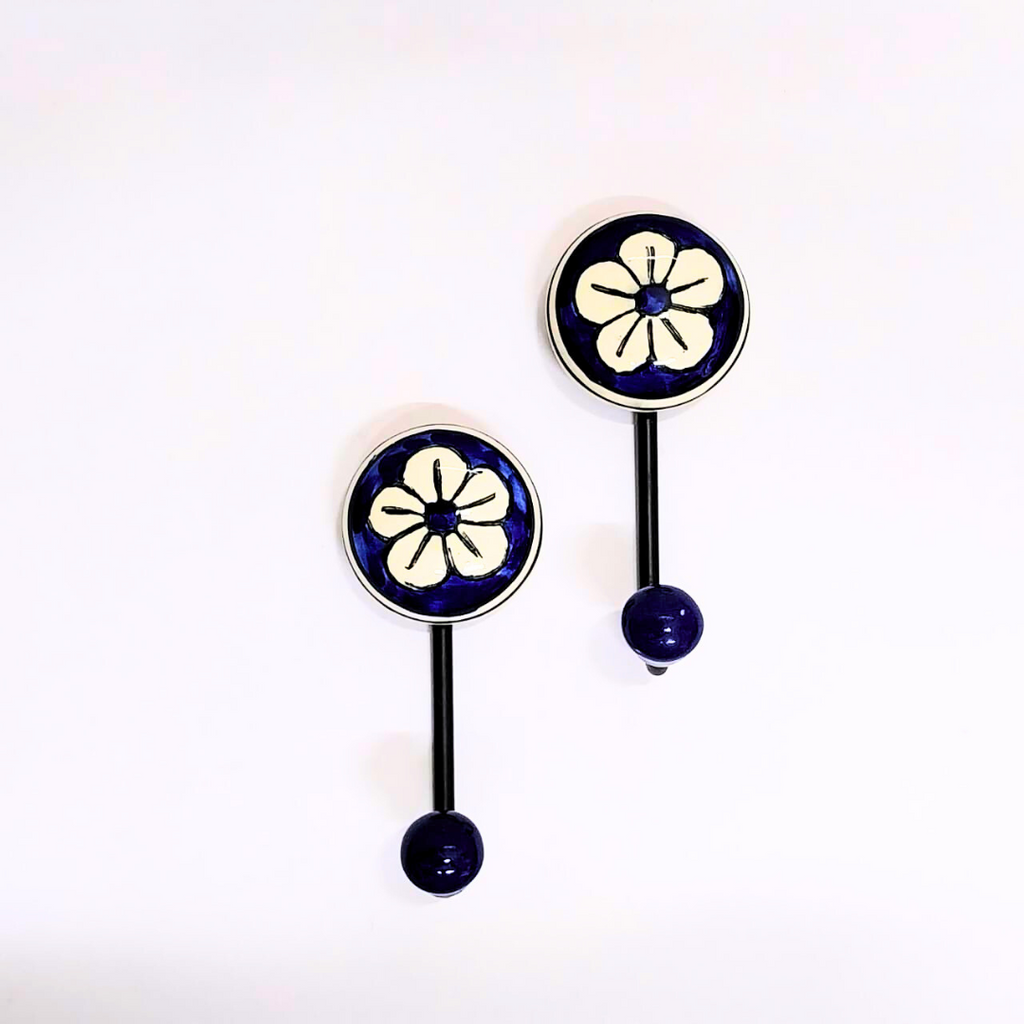 Decorative Ceramic Curtain Rod Hooks with Floral Design – Navy Blue & White, Set of 2, Elegant Wall Hooks for Drapes or Curtains
