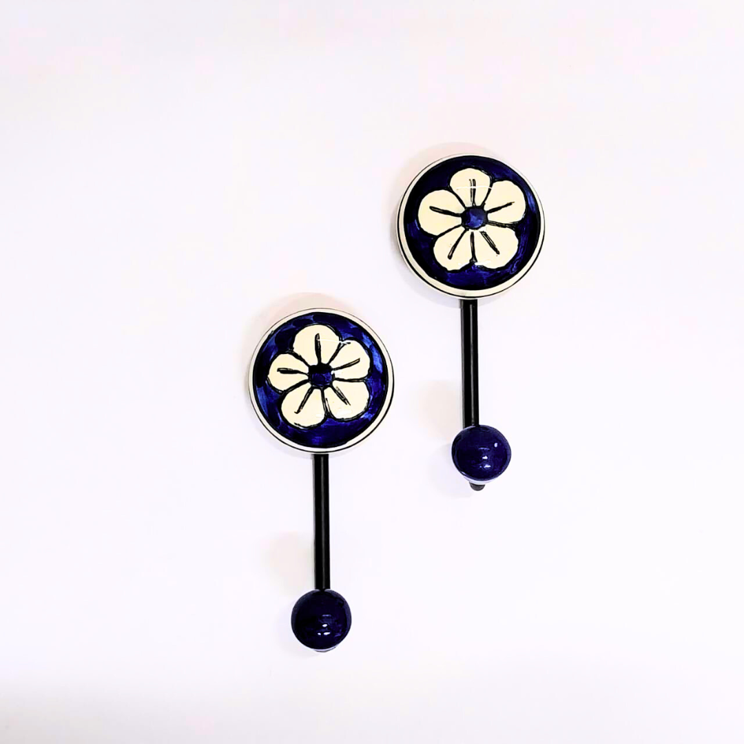 Decorative Ceramic Curtain Rod Hooks with Floral Design – Navy Blue & White, Set of 2, Elegant Wall Hooks for Drapes or Curtains